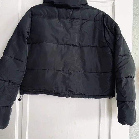 Black Cropped Puffer Jacket with High Collar and Quilted Design - Picture 8 of 8